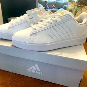 NWT- Women’s size 6 Adidas Grand Court 2.0